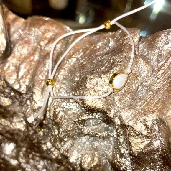 New GORJANA 18k gold plated “CALMING” bracelet - Picture 9 of 17